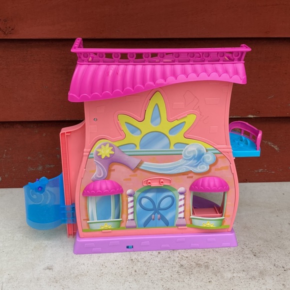 Sunny Day Salon - Picture 3 of 3